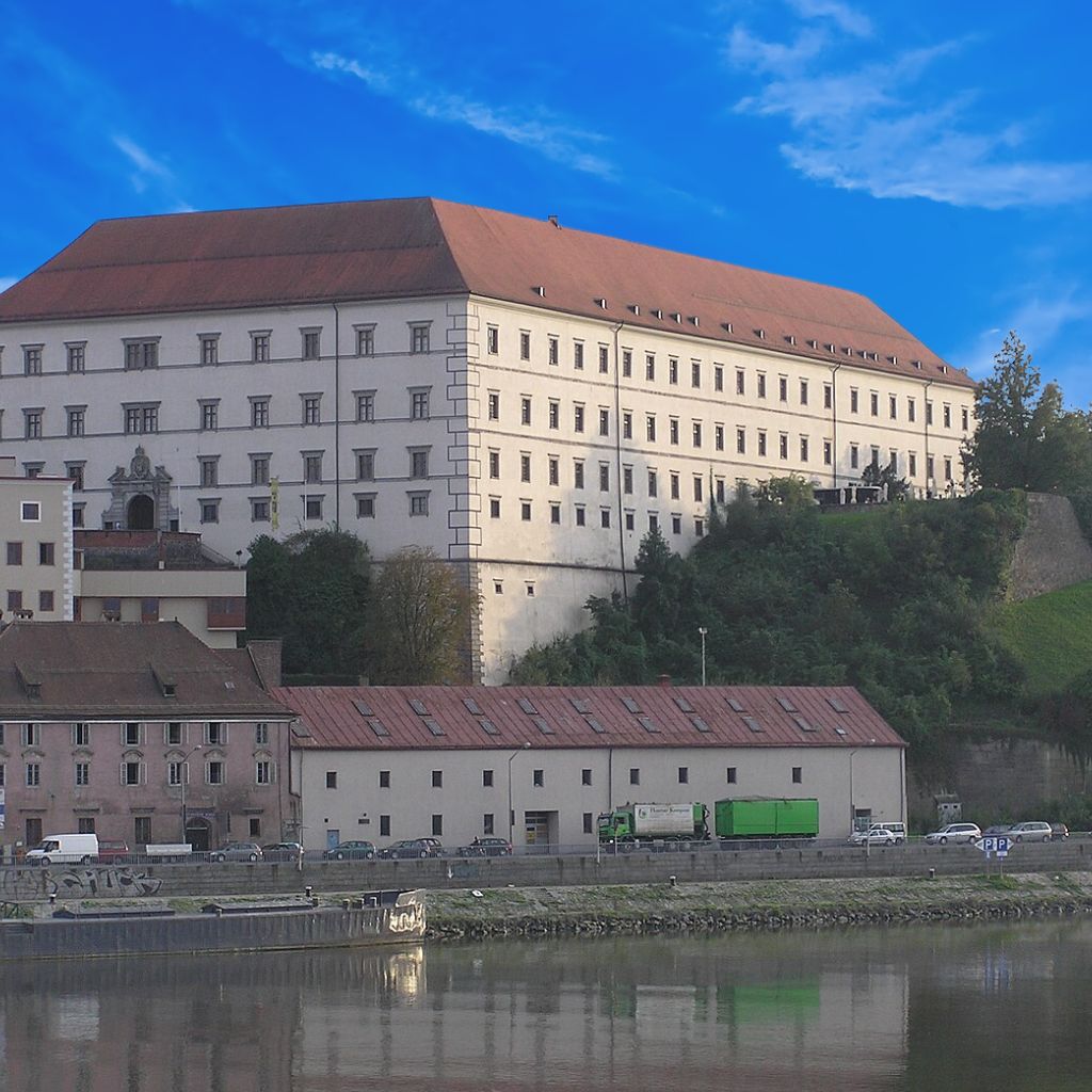 Schlossmuseum Linz: Zeitreise durch Oberösterreichs Geschichte mit Blick über die Donau